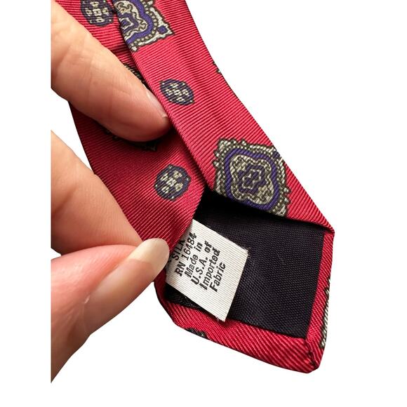 Vintage Keith Daniels Red Paisley Silk Necktie - Picture 2 of 3